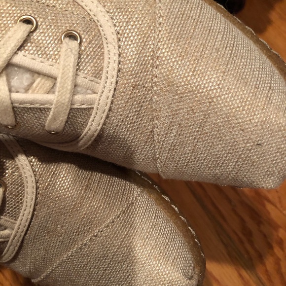 Toms - Picture 3 of 4